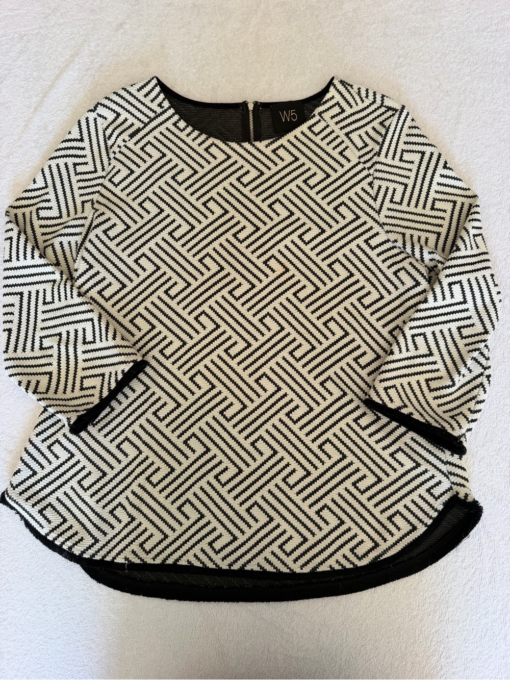 Women’s Black & White Geometric Top w/ Fringe detail, size L